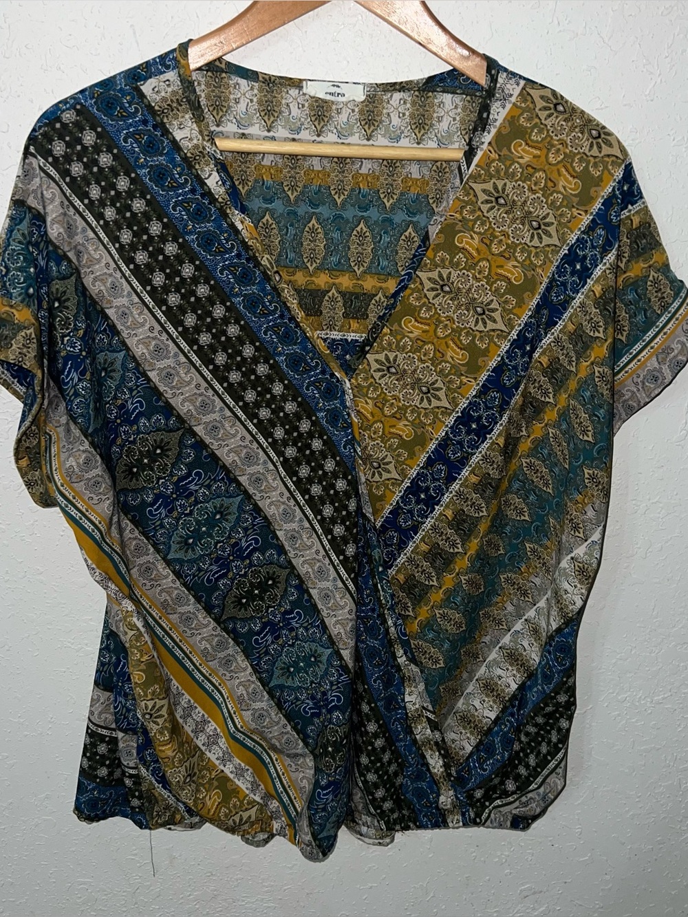 Entro Paisley Print surplice wrap blouse Size Large.